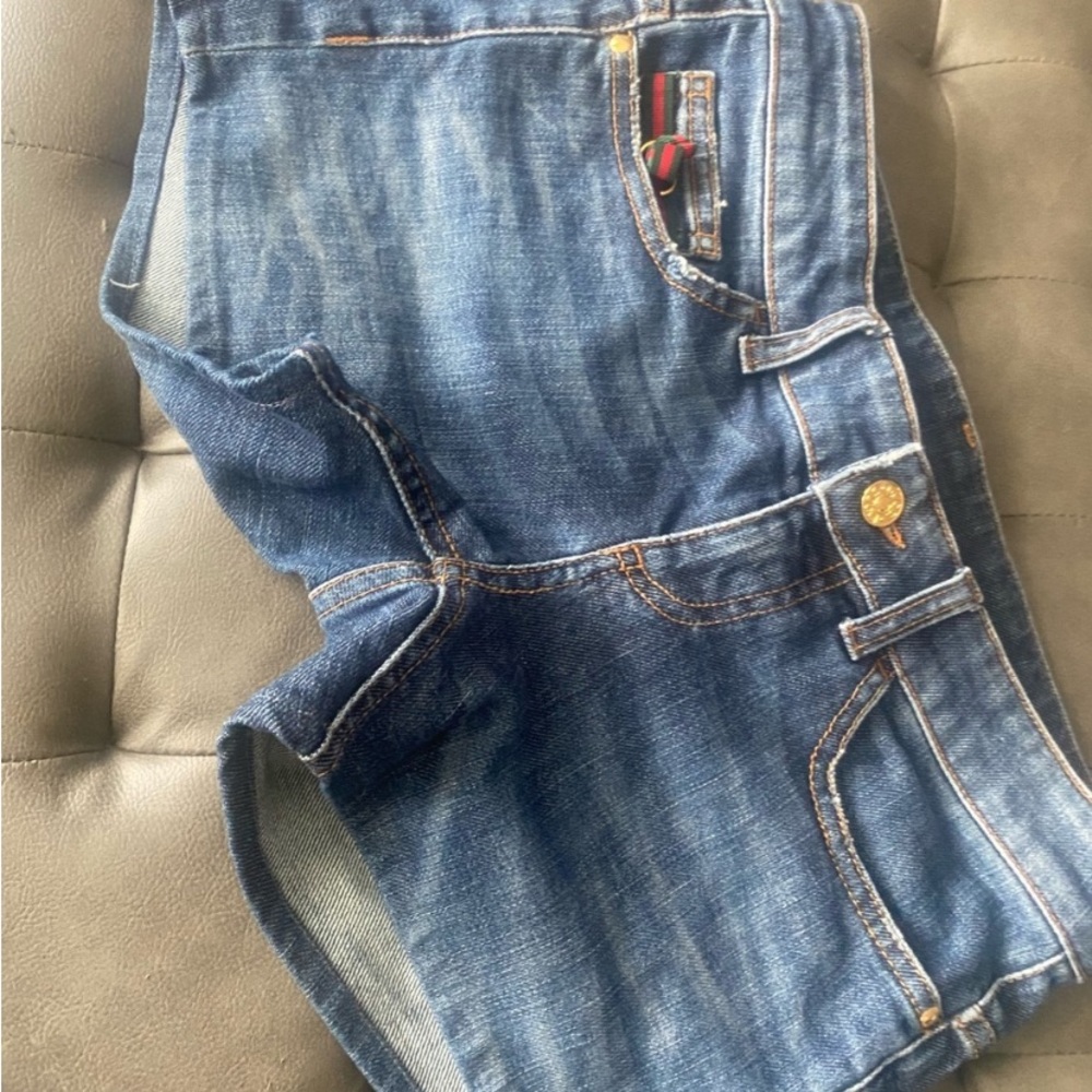 Ladies, short size 38 Gucci slightly used
